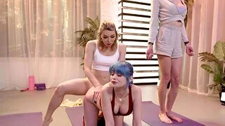 Horny babe Jewelz Blu bends over to be fucked wide of shemale Emma Rose